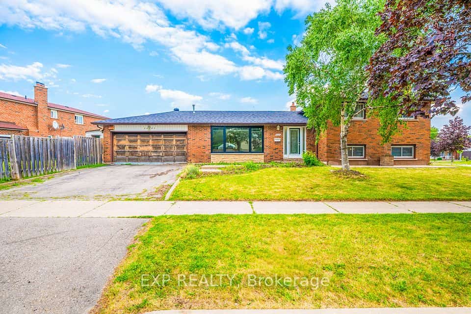 7201 Sigsbee Drive, Mississauga, ON L4T 3L6