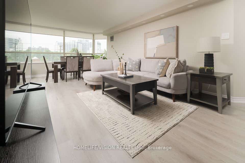 7 Townsgate Drive #413, Vaughan, ON L4J 7Z9
