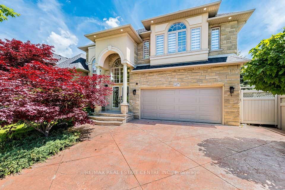 137 Cloverleaf Drive, Hamilton, ON L9K 1R6