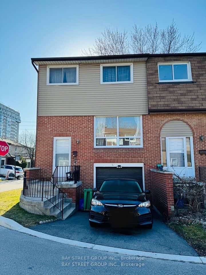 3025 Cedarglen Gate #64, Mississauga, ON L5C 2V7
