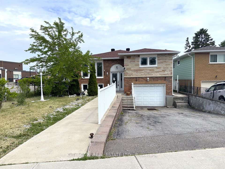 3720 Brandon Gate Drive, Mississauga, ON L4T 3M8