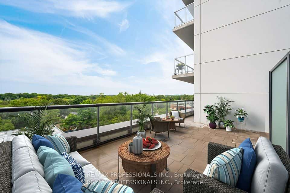 185 Deerfield Road #504, Newmarket, ON L3Y 0G7