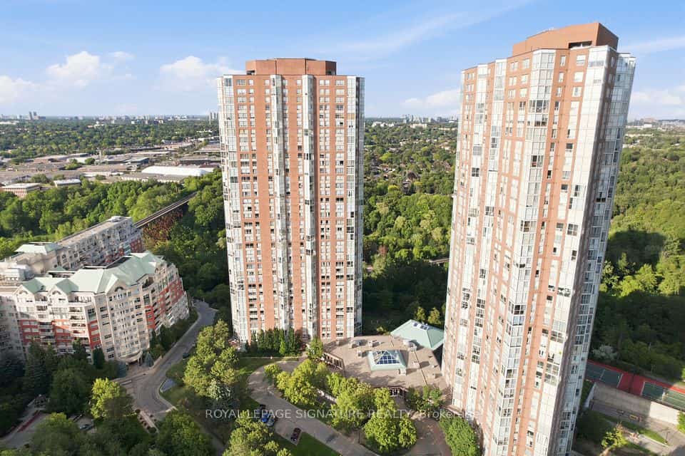7 Concorde Place #301, Toronto, ON M3C 3N4