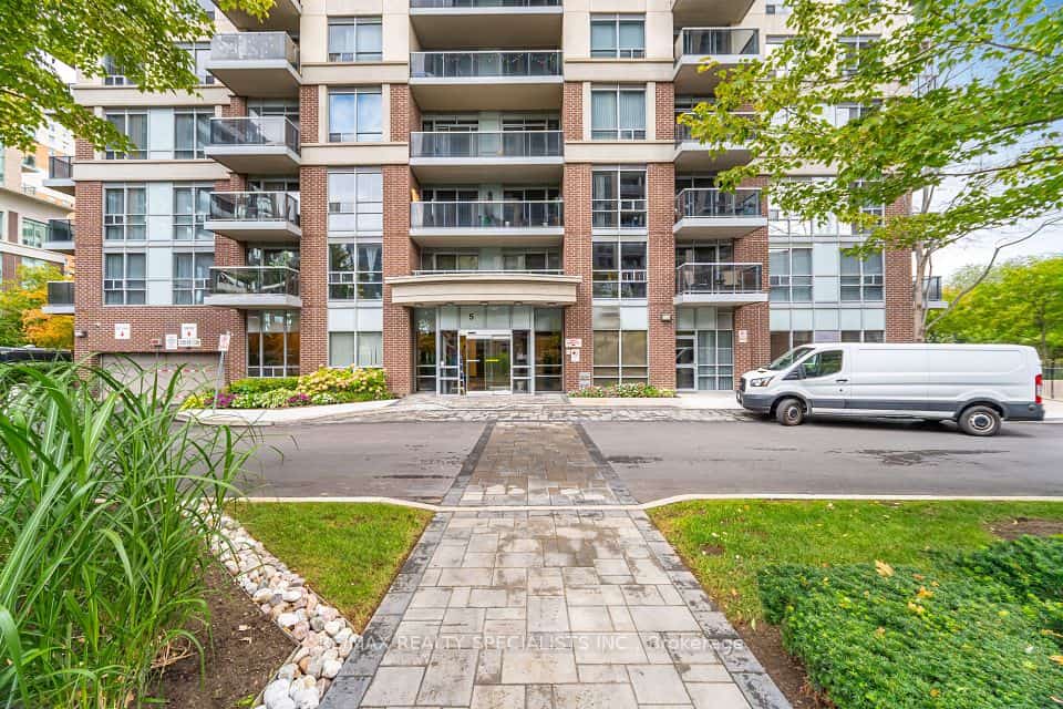 5 Michael Power Place #1005, Toronto, ON M9A 0A3