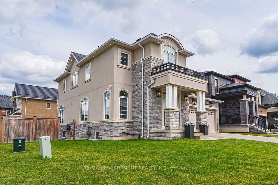 55 Robarts Drive, Hamilton, ON L9K 0H5