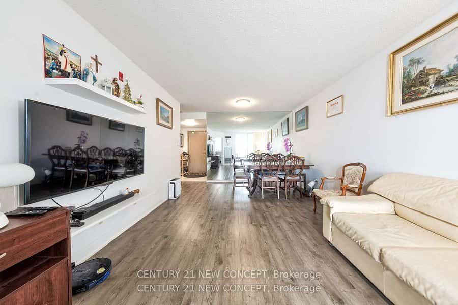 22 Southport Street #932, Toronto, ON M6S 4Y9