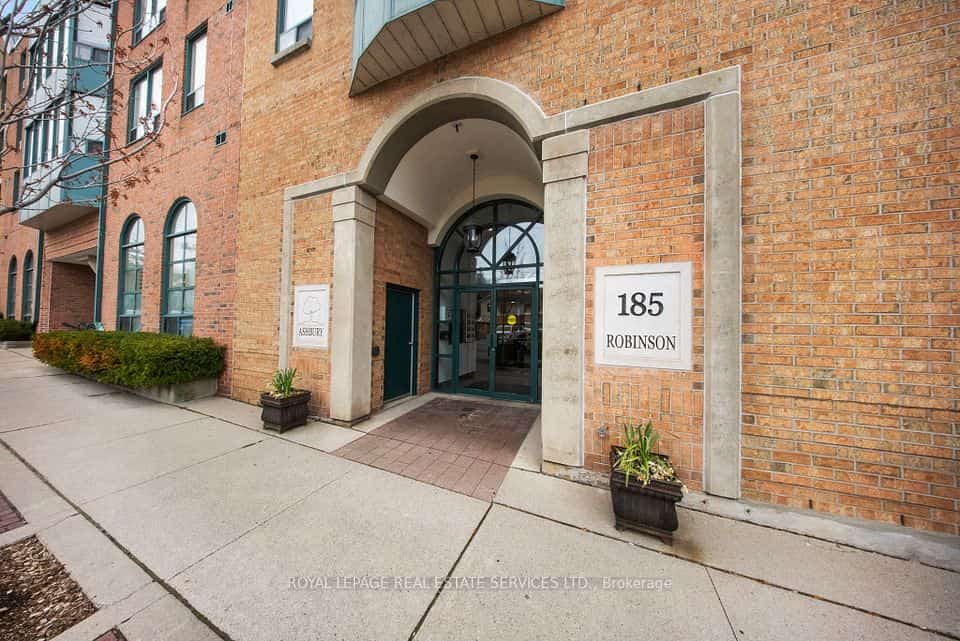 185 Robinson Street #202, Oakville, ON L6J 7P6