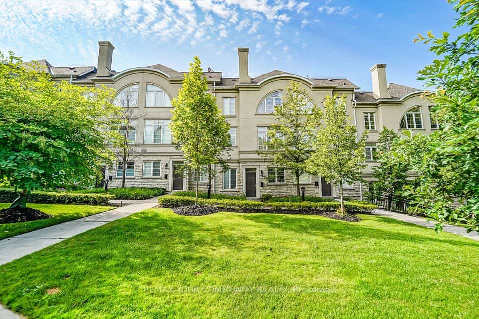 47 York Mills Road #212, Toronto, ON M2P 2B6