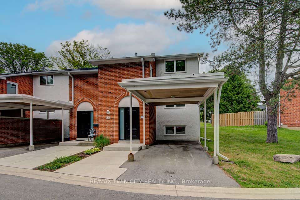 417 Keats Way #4, Waterloo, ON N2L 5S7
