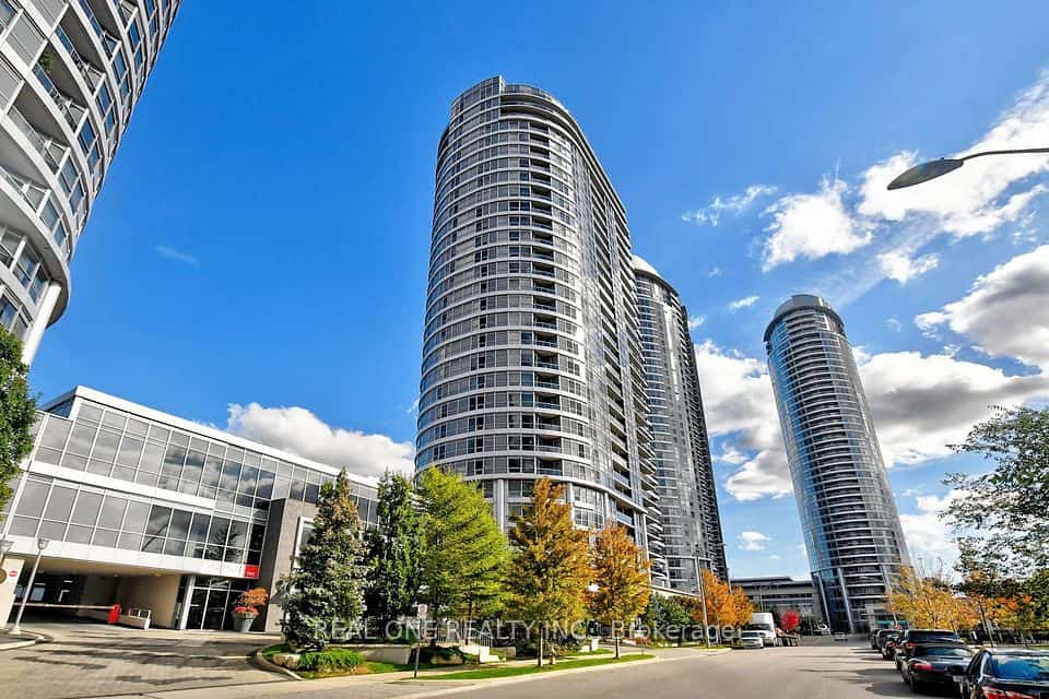 151 Village Green Square #1008, Toronto, ON M1S 0K5