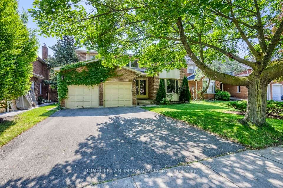 1237 Beechgrove Crescent, Oakville, ON L6M 2B5