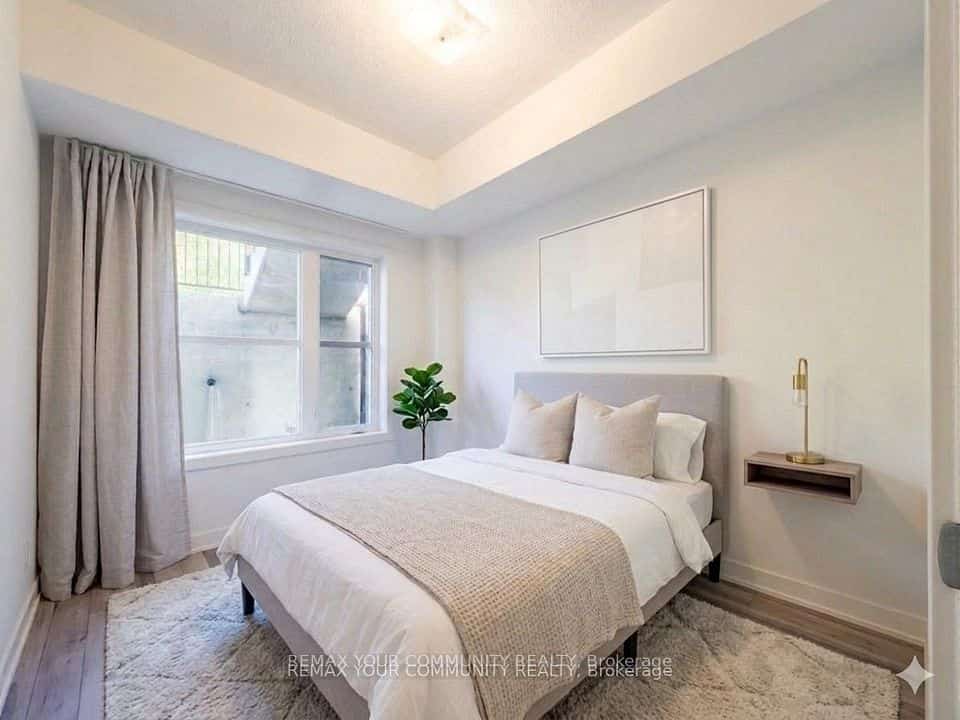 15100 Yonge Street #106, Aurora, ON L4G 4C8