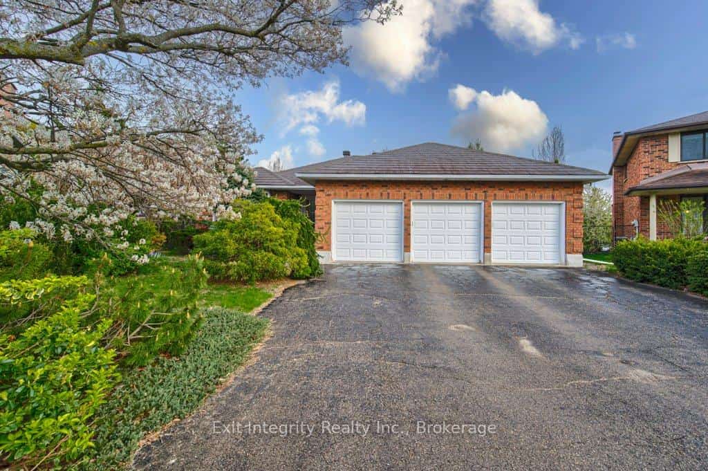 247 Rolling Acres Court, Kitchener, ON N2A 3W5
