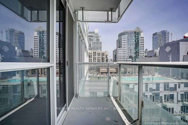 300 Front Street W, Toronto