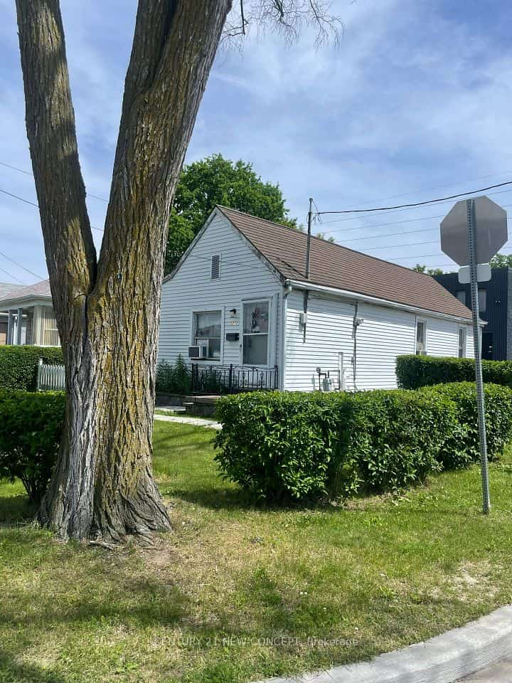 1171 Roselawn Avenue, Toronto, ON M6B 1C5