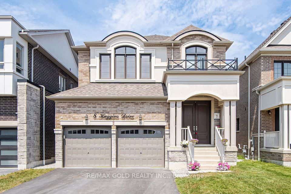 8 Huggins Drive, Whitby, ON L1P 0N4