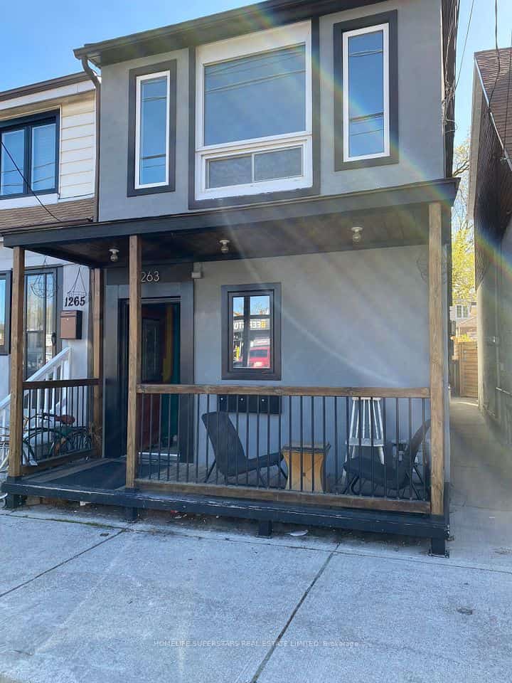 1263 Woodbine Avenue, Toronto, ON M4C 4E5