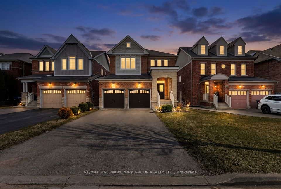 35 Amberwing Landing, Bradford West Gwillimbury, ON L3Z 0H9