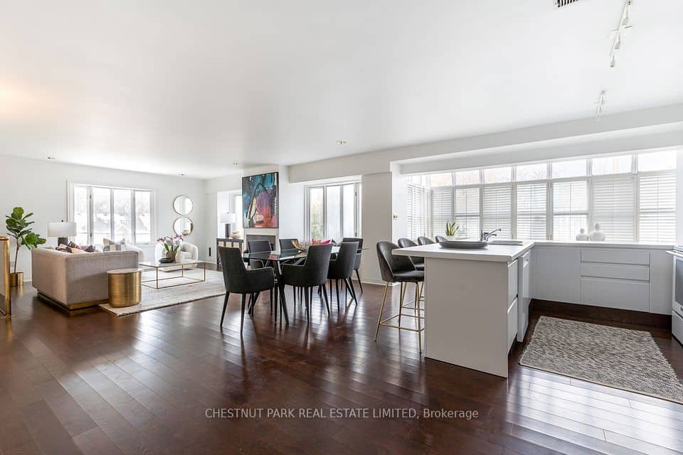 8 Hawthorn Avenue, Toronto