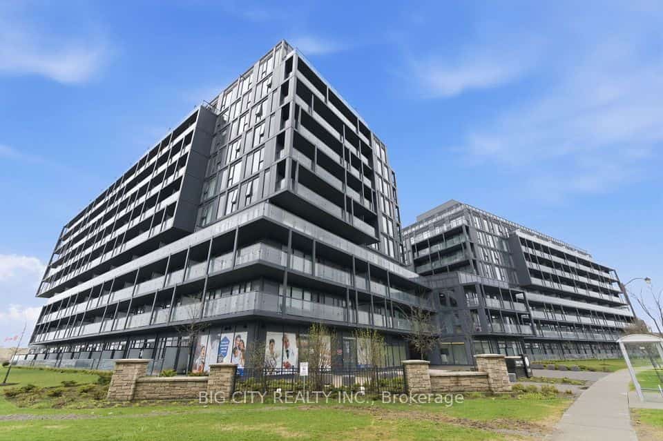 3200 Dakota Common #B303, Burlington, ON L7M 2A7