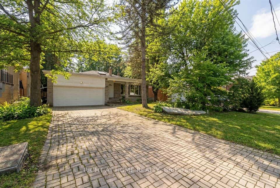 23 Christine Crescent, Toronto, ON M2R 1A4