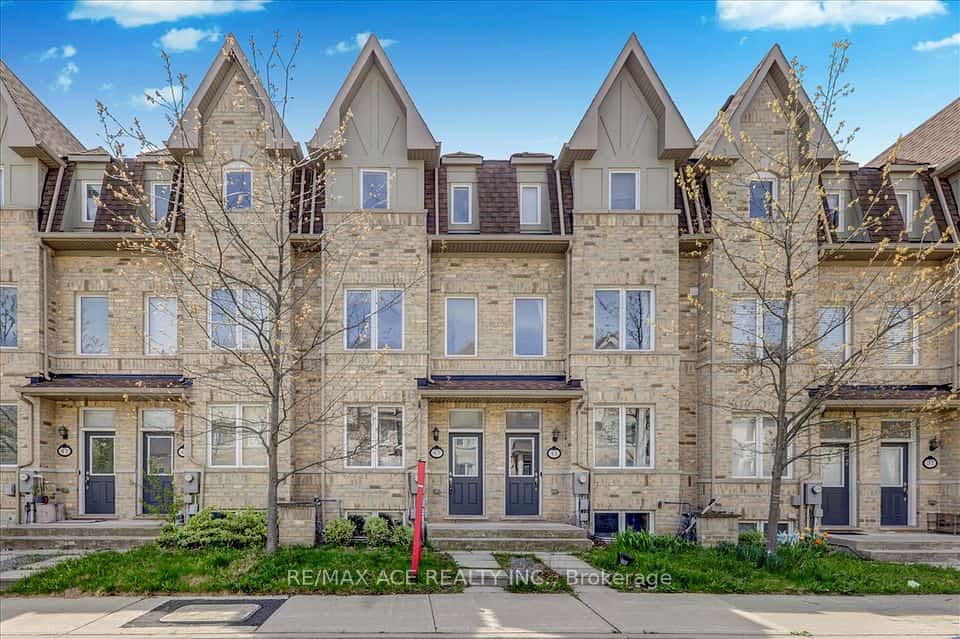 43 Kawneer Terrace, Toronto, ON M1P 0C2