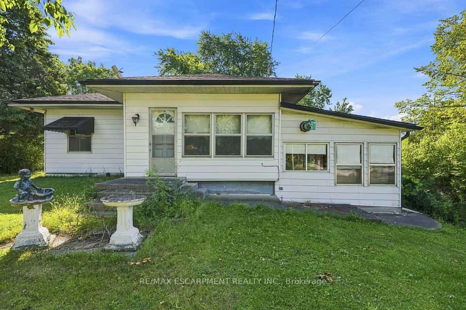 698 York Road, Hamilton, ON L9H 5X1