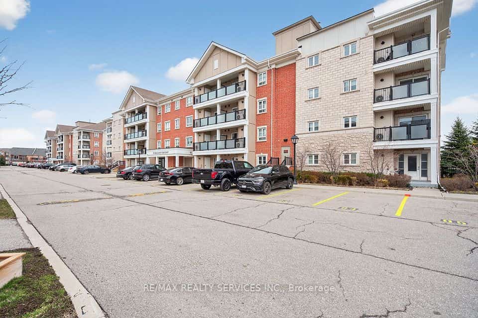 70 Baycliffe Crescent #301, Brampton, ON L7A 0Z5