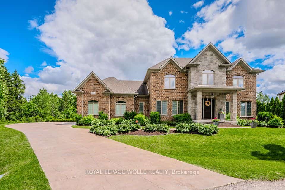23 Highgrove Court, Cambridge, ON N3H 4R8