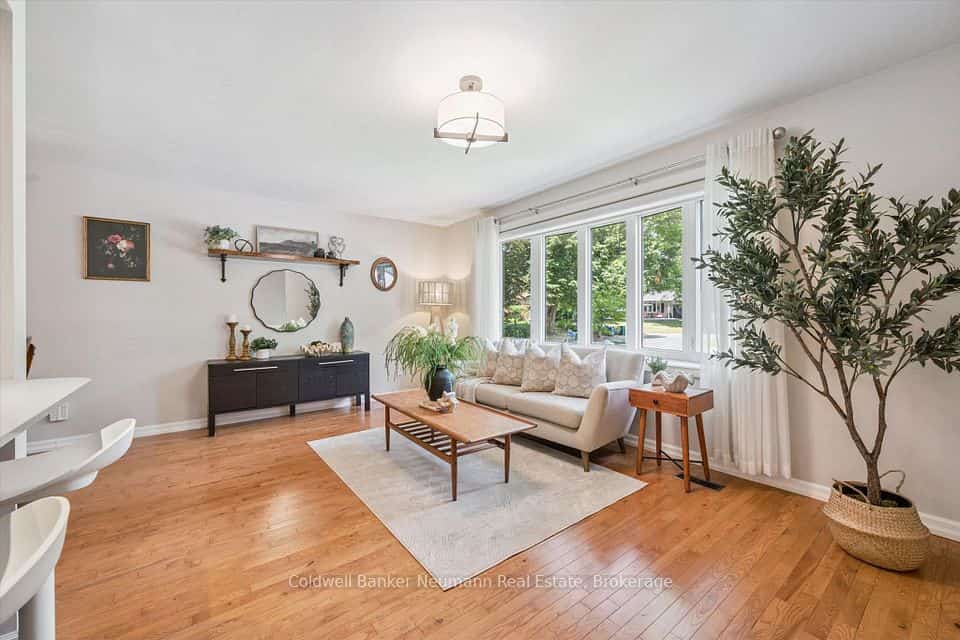 175 Woodville Place, Waterloo, ON N2L 4W8
