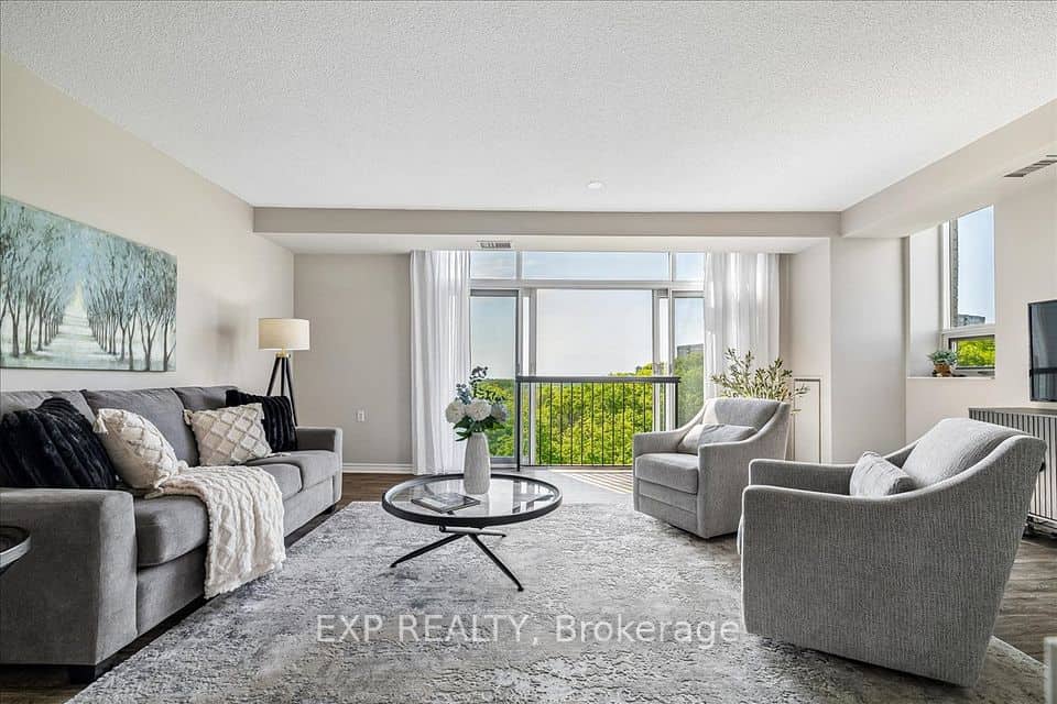 200 Burnhamthorpe Road E, Mississauga
