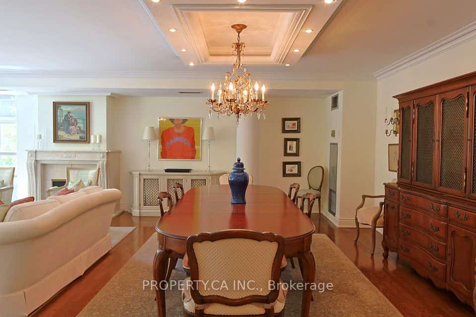 18 Lower Village Gate #203, Toronto, ON M5P 3M1