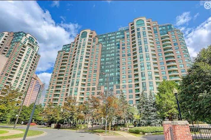 23 Lorraine Drive #611, Toronto, ON M2N 2E3