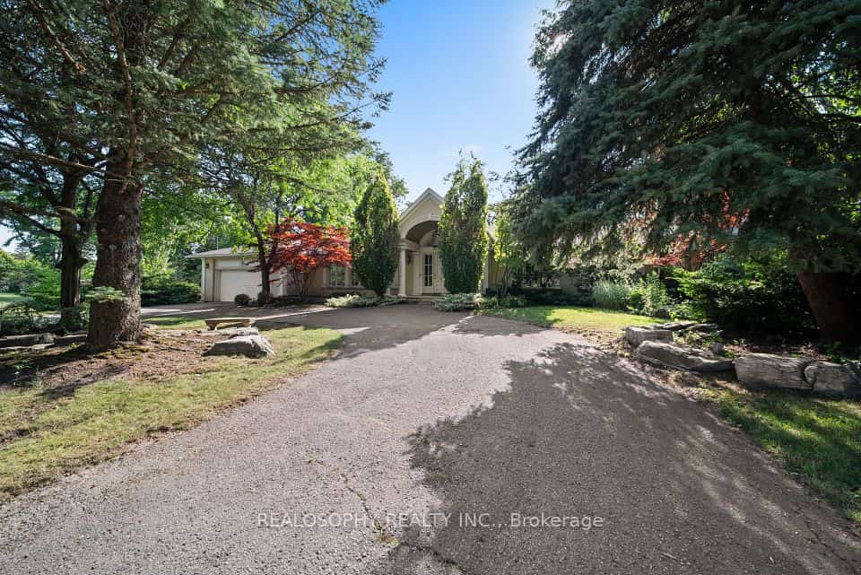 7 Purling Place, Toronto, ON M3B 1V4