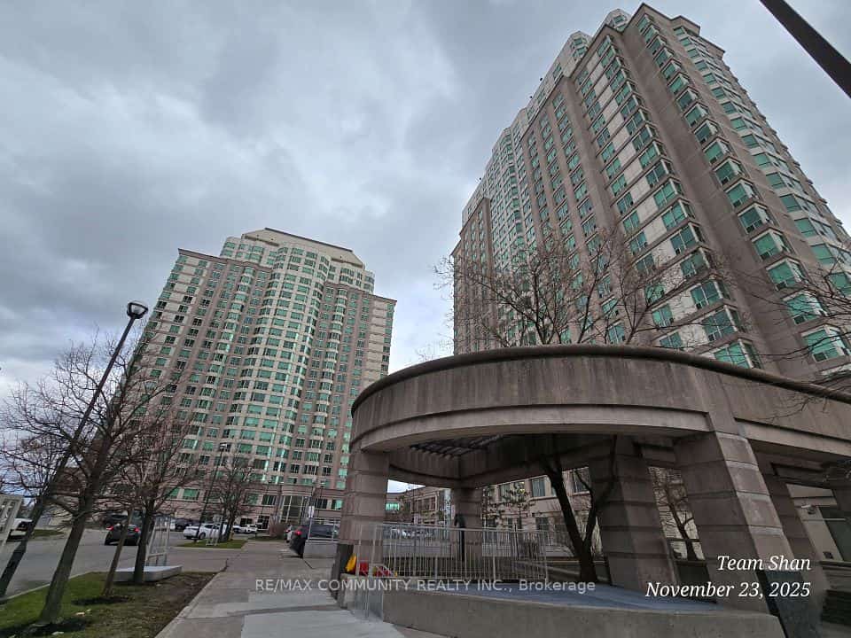 1 Lee Centere Drive #PH302, Toronto, ON M1H 3J2