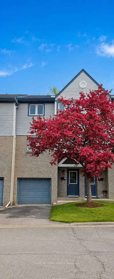 589 Beechwood Drive N #32, Waterloo, ON N2T 2K9