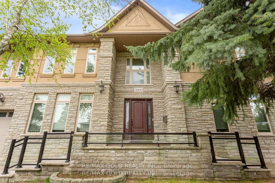 1 Lissom Crescent, Toronto, ON M2R 2N9