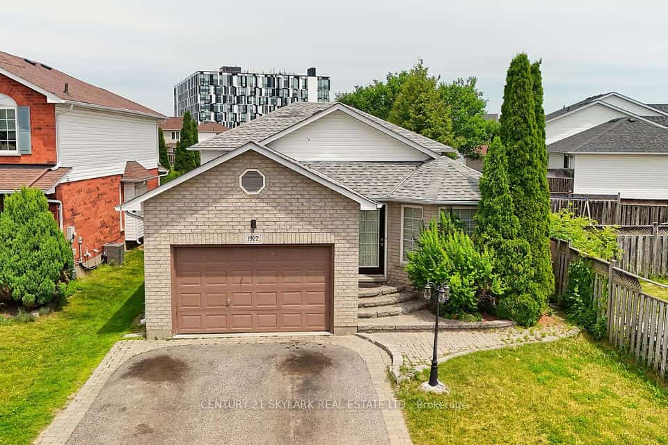1922 Dalhousie Crescent, Oshawa, ON L1G 8C3