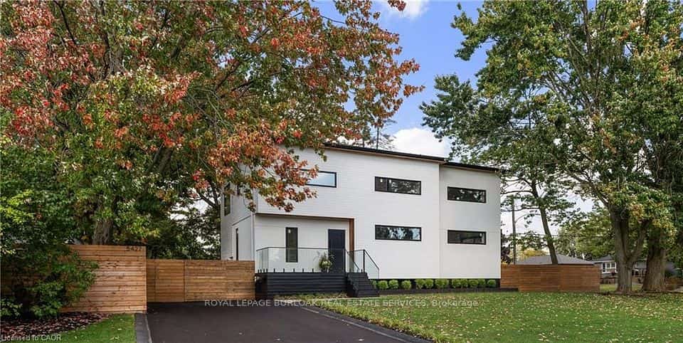 5427 ANTHONY Place, Burlington, ON L7L 3G9