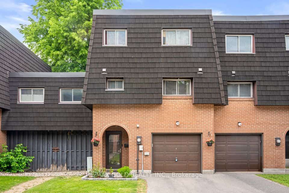 10 Darras Court, Brampton, ON L6T 1W7