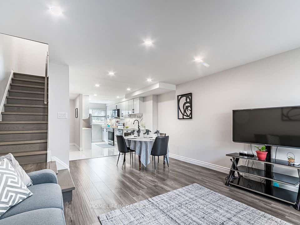 180 Mississauga Valley Boulevard #124, Mississauga, ON L5A 3M2