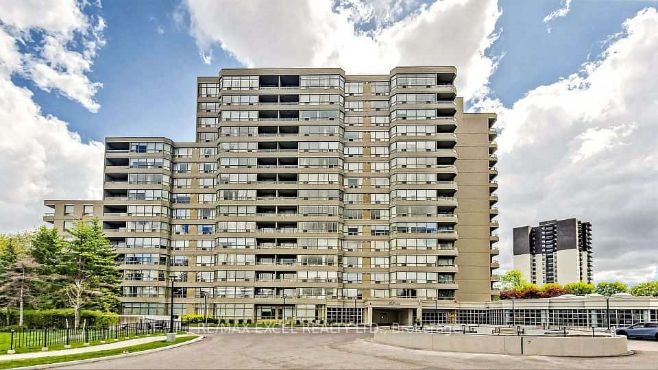 11 Townsgate Drive #718, Vaughan, ON L4J 8G4