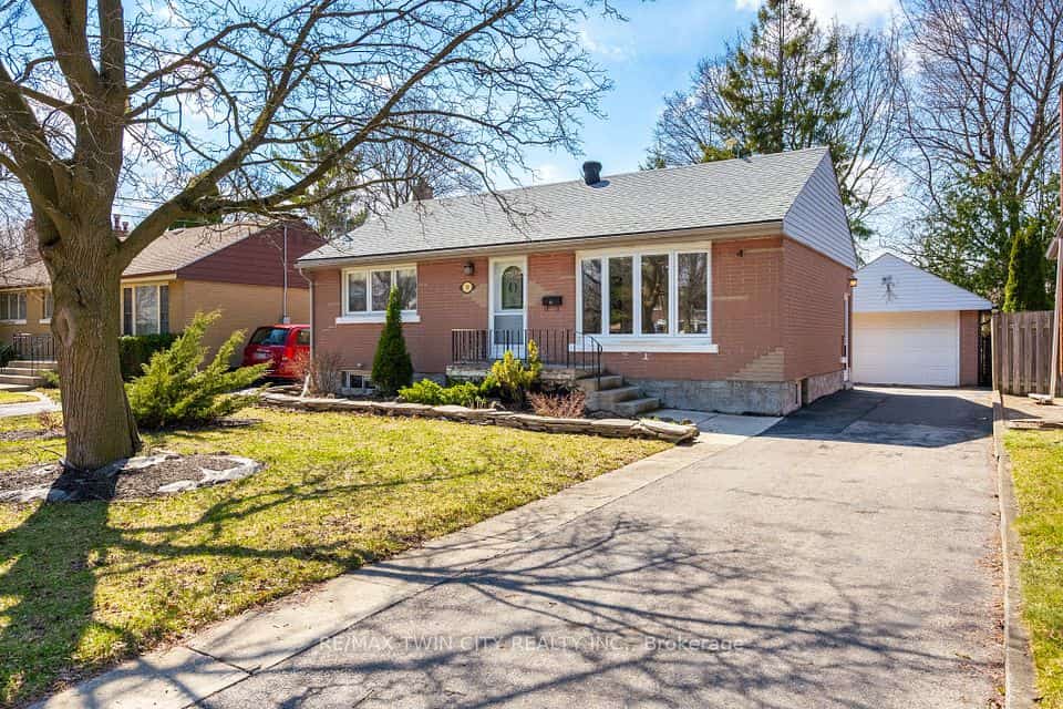 58 LOWREY Avenue S, Cambridge, ON N1R 4Z6