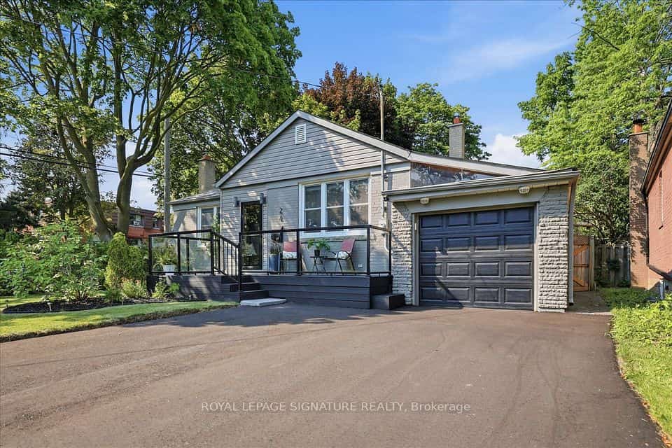 24 Latham Avenue, Toronto, ON M1N 1M8