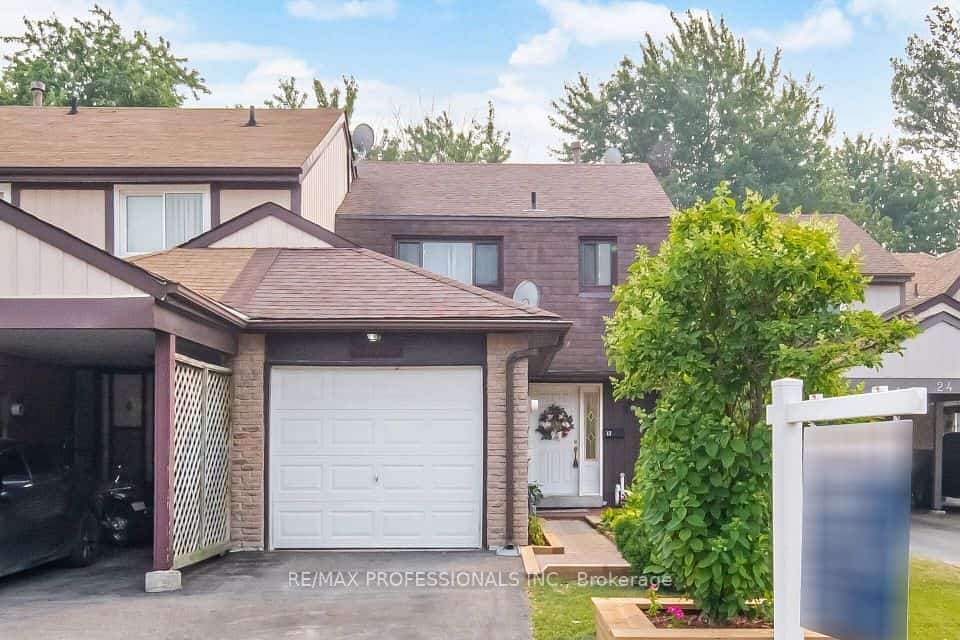 22 Pontiac Court, Brampton, ON L6Z 1C1