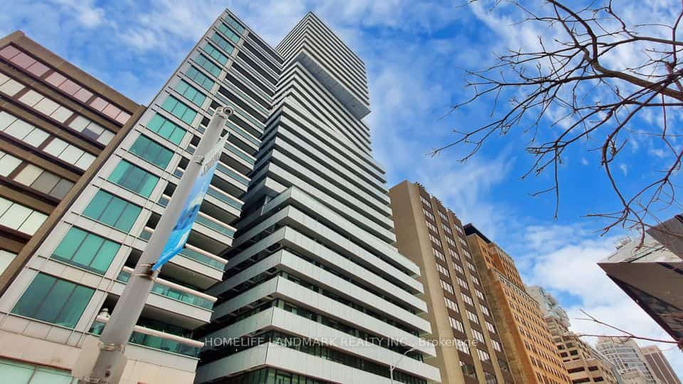 200 Bloor Street W #2305, Toronto, ON M5S 0B1