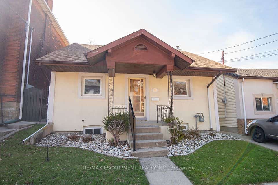 91 Pearl Street N, Hamilton, ON L8R 2Z2
