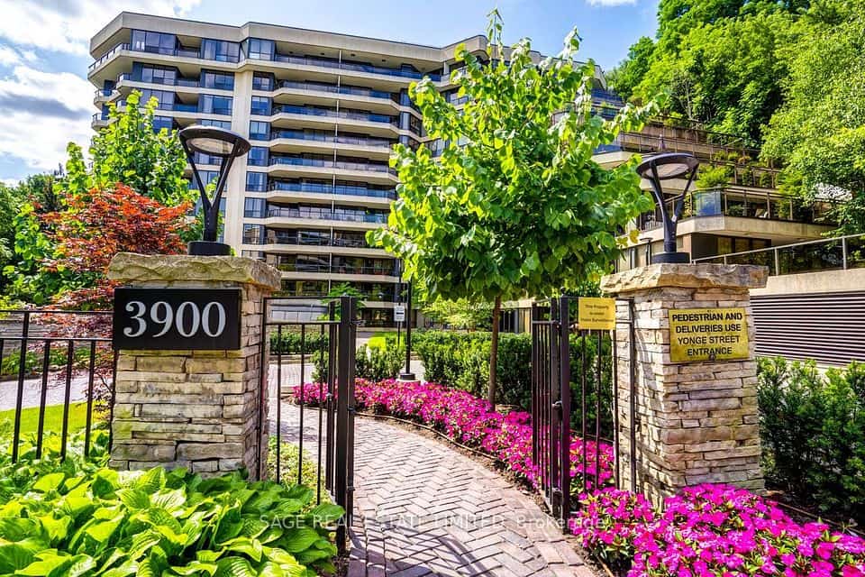 York Mills Place, Toronto
