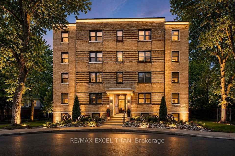 8 Mallory Gardens, Toronto