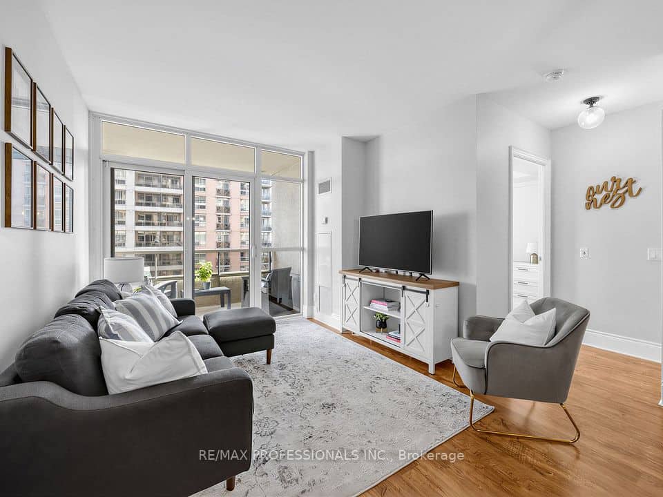 5233 Dundas Street W, Toronto